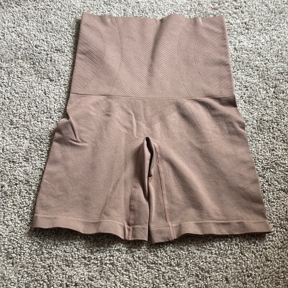 NWOT Náutica Intimates XL tummy tuck nude